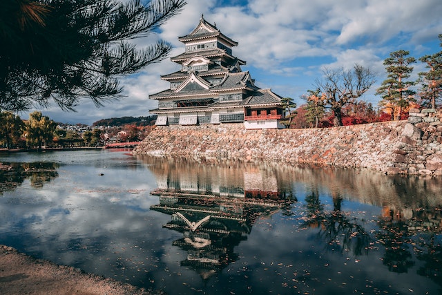 红河与文化融合：顺利适应日本留学的生活方式